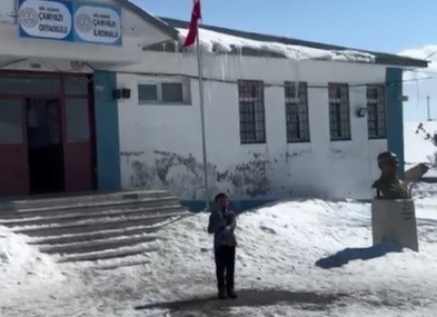 Kars’ta 2. Sınıf Öğrencisinden İstiklal Marşı’na Vira: 10 Kıta Ezbere Okudu!