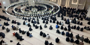 karsta-bayram-namazinda-camiler-firtina-gibi-doldurdu-A9iA2e2E.jpg