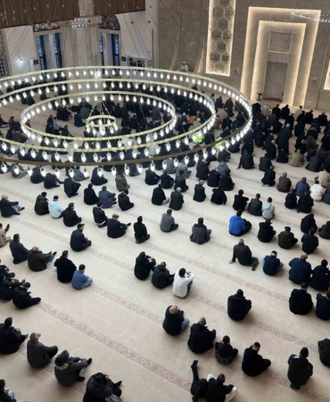 karsta-bayram-namazinda-camiler-firtina-gibi-doldurdu-A9iA2e2E.jpg