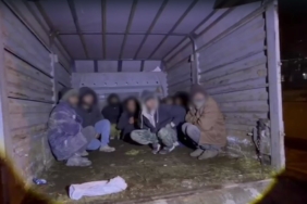 karsta-kamyonet-kasasinda-12-kacak-gocmen-4-organizator-tutuklandi-DdipVD3y.jpg