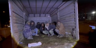 karsta-kamyonet-kasasinda-12-kacak-gocmen-4-organizator-tutuklandi-DdipVD3y.jpg