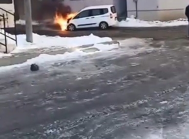 Kars’ta Seyir Halindeki Araçta Yangın Korkusu