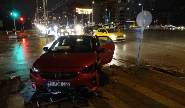 malatyada-iki-otomobil-carpisti-5-yarali-olayi-zjGZm3zg.jpg