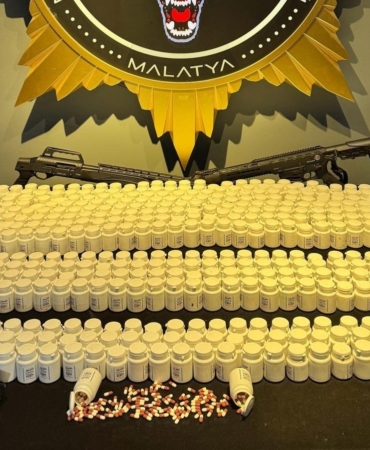 malatyada-uyusturucu-ve-silah-operasyonunda-3-kisi-tutuklandi-LeNcjwup.jpg