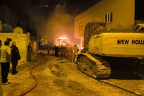 mardinde-park-halindeki-iki-is-makinesinde-yangin-cikti-GgDlkLO9.jpg