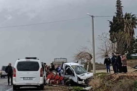 mardinde-tumsege-carpan-kamyonet-sonucu-3-kisi-yaralandi-UxsQLTpL.jpg