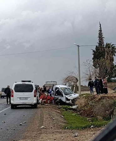 mardinde-tumsege-carpan-kamyonet-sonucu-3-kisi-yaralandi-UxsQLTpL.jpg