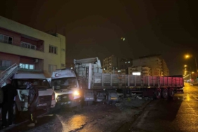 mardinde-zincirleme-trafik-kazasi-dort-yarali-durumu-JNrcaamK.jpg