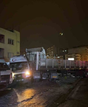 mardinde-zincirleme-trafik-kazasi-dort-yarali-durumu-JNrcaamK.jpg