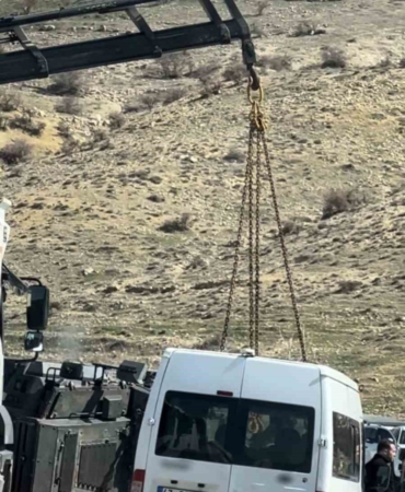 mardinde-zirhli-arac-devrildi-3-polis-yaralandi-5R1R5guH.jpg