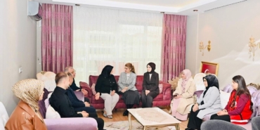 milletvekili-olmeztopraktan-sehit-ailesine-anlamli-bayram-ziyareti-ZfnhbF5M.jpg