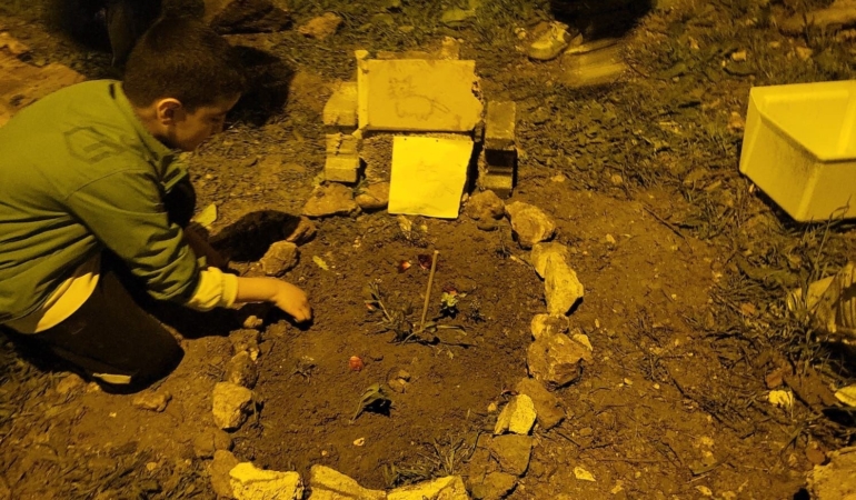 nusaybinli-cocuklardan-kedisine-duygusal-veda-OYaNPpMB.jpg