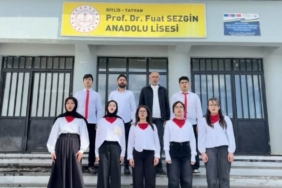 ogrenciler-ve-ogretmenlerden-anlam-dolu-canakkale-zaferi-klibi-7pOi5eD3.jpg