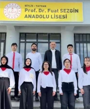 ogrenciler-ve-ogretmenlerden-anlam-dolu-canakkale-zaferi-klibi-7pOi5eD3.jpg