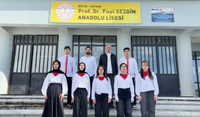 ogrenciler-ve-ogretmenlerden-anlam-dolu-canakkale-zaferi-klibi-7pOi5eD3.jpg