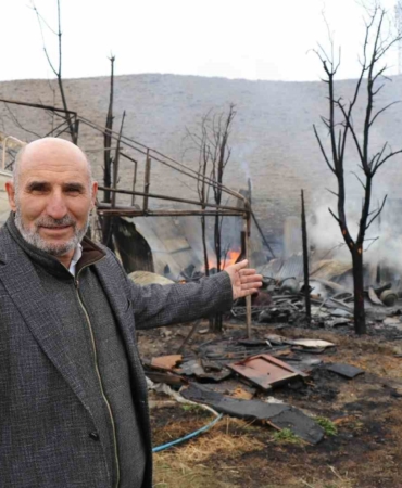 oltuda-yangin-faciasi-ari-kovanlari-alevlere-teslim-oldu-f1sV7aUh.jpg