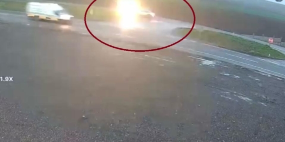 Otomobil ve Hafif Ticari Araç Çarpıştı: 4 Yaralı