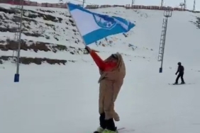 palandoken-zirvesinde-erzurumspor-coskusu-ehram-ve-bayrakla-kayak-deneyimi-2rEVZG1M.jpg