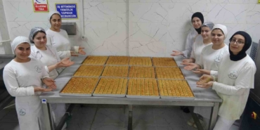 ramazanda-meslek-liseli-kizlardan-baklava-hazirlama-maratonu-awGsIr6J.jpg