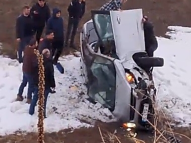 Şarampole Uçan Araçta Sürücü Hayret Verici Bir Şekilde Yaralanmadan Kurtuldu