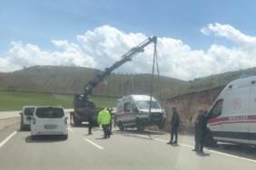 siirtte-hasta-tasiyan-ambulansin-devrilme-ani-n81N7xEN.jpg