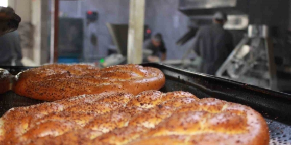 Siirt’te Öğrenciler Ramazan’da Günde 7 Bin Ekmek Üretiyor