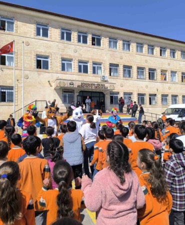 silvan-anadolu-lisesinden-yetim-ve-koy-cocuklarina-bayram-harcligi-destekleri-sHlGzJ5d.jpg