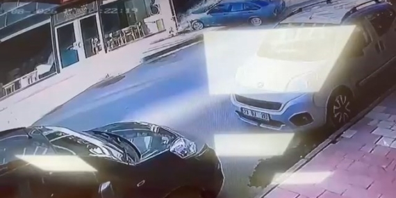 Sokaklarda Kontrolden Çıkan Araç Mağazaya Dalıyor!