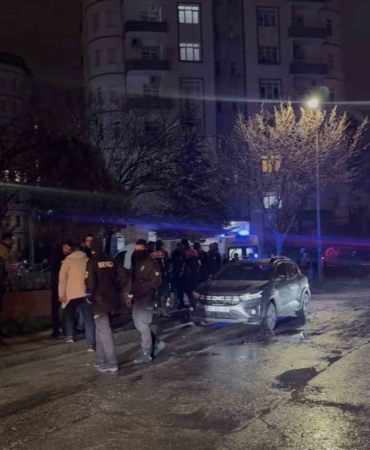 trafik-tartismasi-kavgaya-donustu-10-kisi-gozaltinda-r9yxf1Hx.jpg