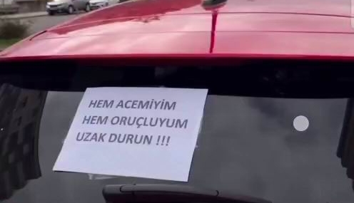 Trafikte Acemi Sürücünün Alışılmadık Önlemi
