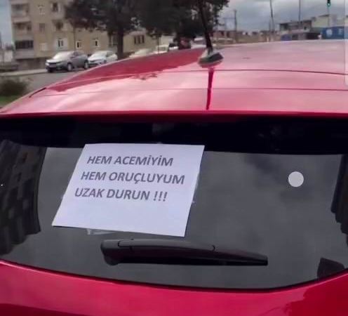 trafikte-acemi-surucunun-alisilmadik-onlemi-ZHRQErAf.jpg