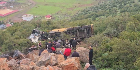 Uçurumda Sonlanan Kamyon Kazası: Sürücü Hayatını Kaybetti