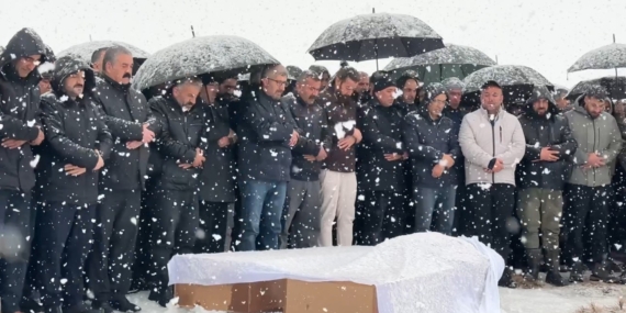Van’daki Kaza Sonrası Hayatını Kaybeden Ailenin Yan Yana Defni