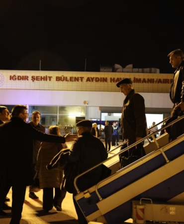 yolcu-ucagi-baku-nahcivan-seferinde-saldiri-sonucu-igdira-acil-inis-yapti-ymdnA35f.jpg