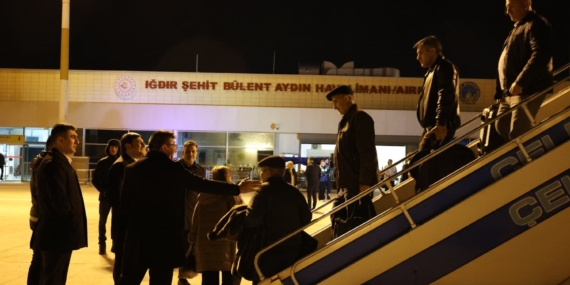 Yolcu Uçağı Bakü-Nahçıvan Seferinde Saldırı Sonucu Iğdır’a Acil İniş Yaptı