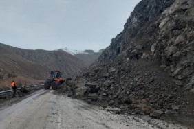 yuksekova-van-kara-yolu-artik-kontrollu-gecislere-acik-sMVwQtEe.jpg