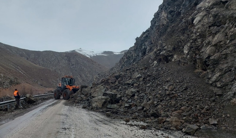 yuksekova-van-kara-yolu-artik-kontrollu-gecislere-acik-sMVwQtEe.jpg