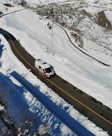 zorlu-cografyada-hayat-kurtaran-siirtin-ilk-kadin-ambulans-soforu-8jFcnWMK.jpg