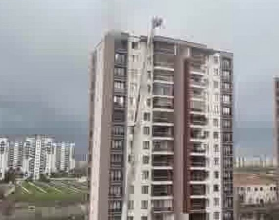 14-katli-binada-hayati-kurtarma-mucadelesi-apartman-sakinleri-tahliye-edildi-VunHfrsT.jpg