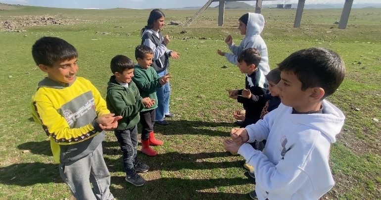 agrinin-koy-cocuklari-geleneksel-oyunlarla-buyuyen-nesil-7ZSCAwZL.jpg