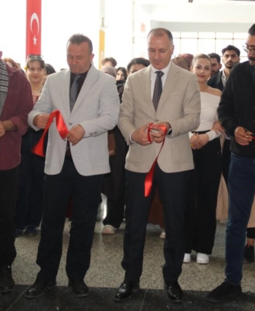 akademisyenlerin-sanat-eserleri-sanatseverlerle-bulusuyor-Oe9FcWyQ.jpg