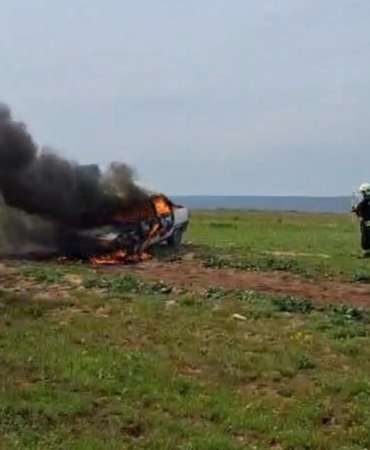 alev-topuna-donen-gaz-kacagina-sahip-otomobil-hXWajmOc.jpg