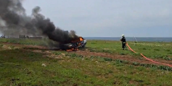 Alev Topuna Dönen Gaz Kaçağına Sahip Otomobil