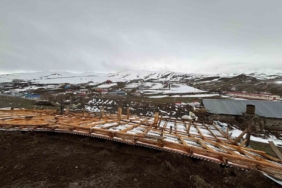 ardahanda-siddetli-ruzgar-catilari-ucurdu-baska-neler-olacak-6SCnZI1H.jpg