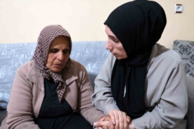 ayri-sehirlerde-kayip-hayatlar-gulistan-doku-ve-mekiye-akyelin-ailelerinin-diyarbakir-bulusmasi-uYfPzulq.jpg