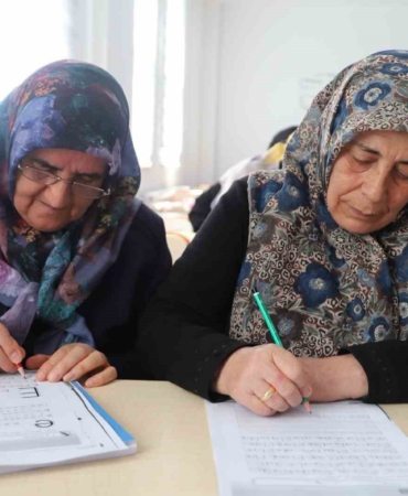 battalgazide-yaslilar-icin-okuma-yazma-destek-programi-PbfwHcVJ.jpg