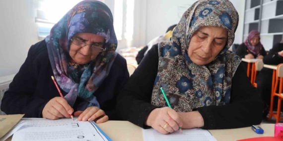 Battalgazi’de Yaşlılar İçin Okuma Yazma Destek Programı