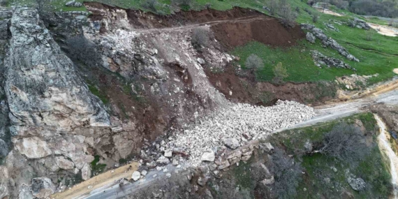 Bingöl’de Heyelan Yolu Kapattı: Doğa Olayının Etkileri