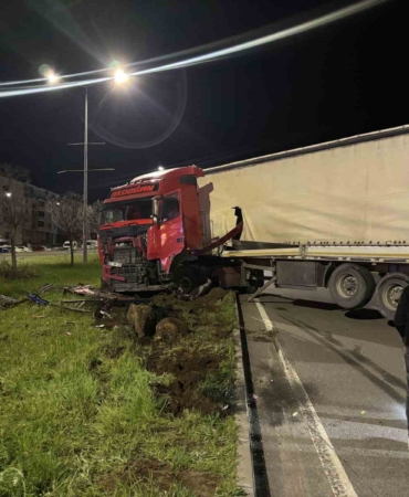 bingolde-tir-refuje-girdi-buyuk-bir-felaketin-esiginden-donuldu-CdMyWUWM.jpg