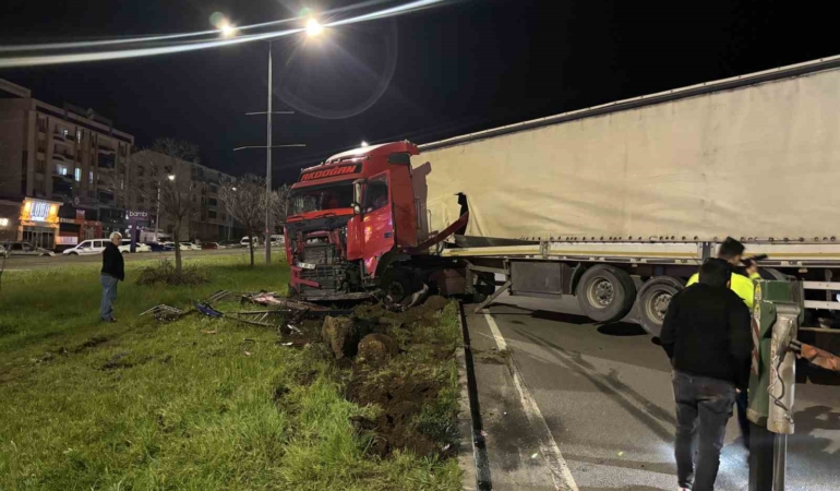 bingolde-tir-refuje-girdi-buyuk-bir-felaketin-esiginden-donuldu-CdMyWUWM.jpg